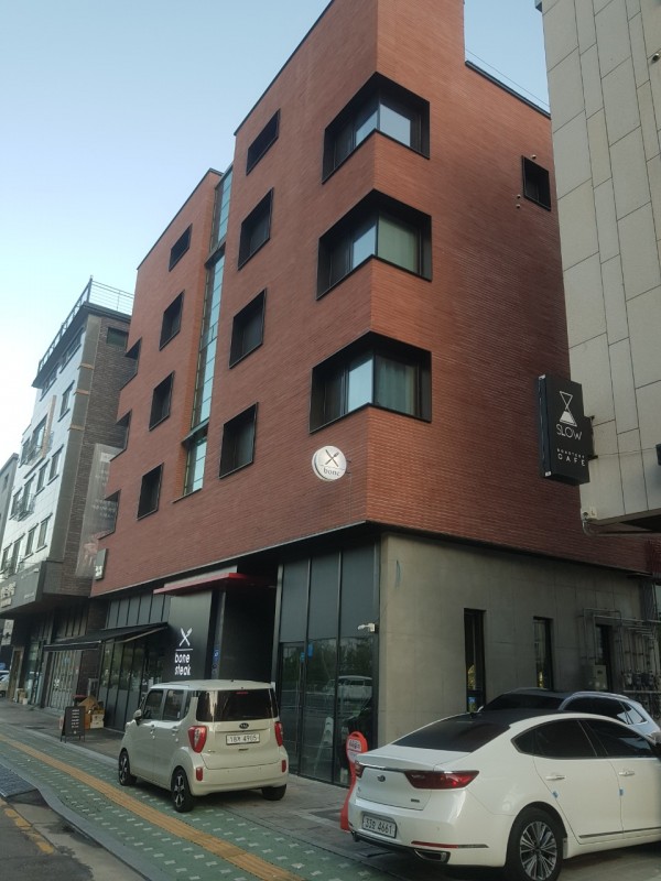 레드롱브릭타일로 식당 외벽 시공