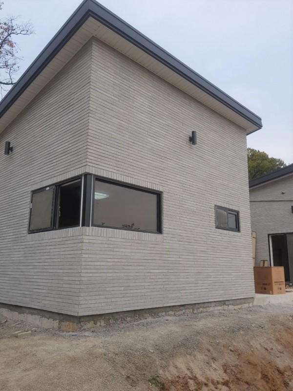 샌드위치 판넬 위 롱브릭타일 시공