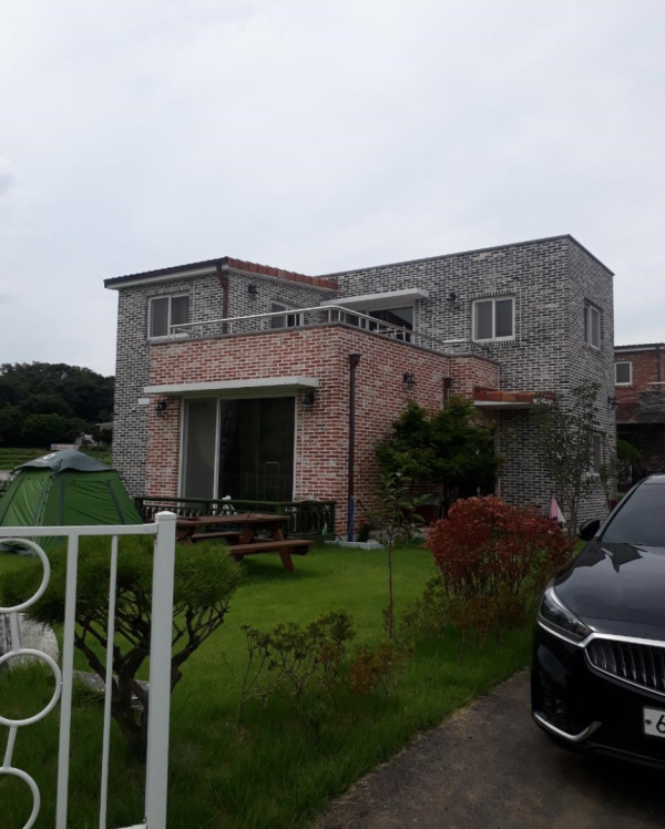 청고벽돌타일과 적고벽돌타일로 시공한 집