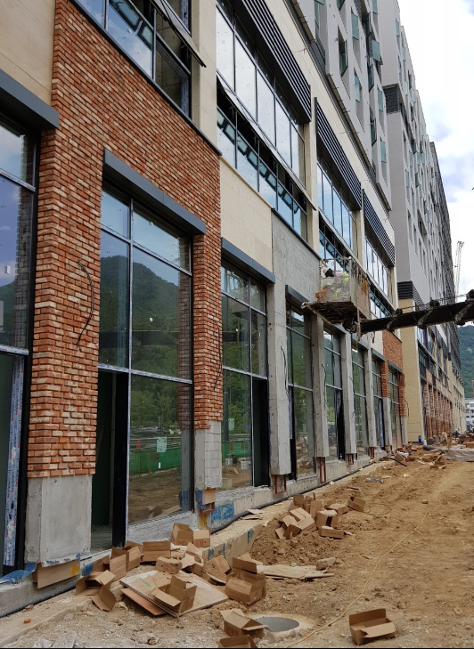 적고벽돌타일 시공중인 사진입니다.