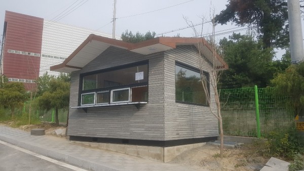 컨테이너 위 롱브릭타일 시공 사례