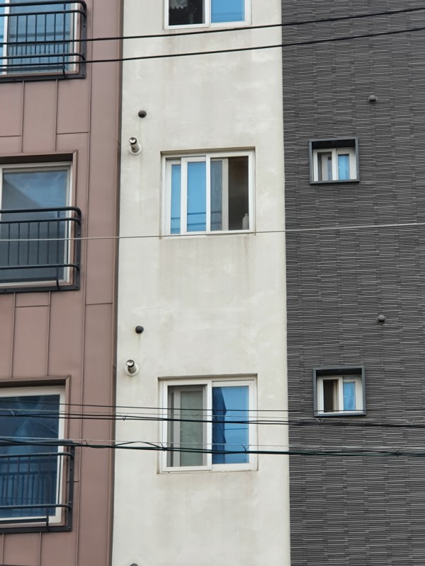 징크, 스타코, 세라믹타일 오염 비교