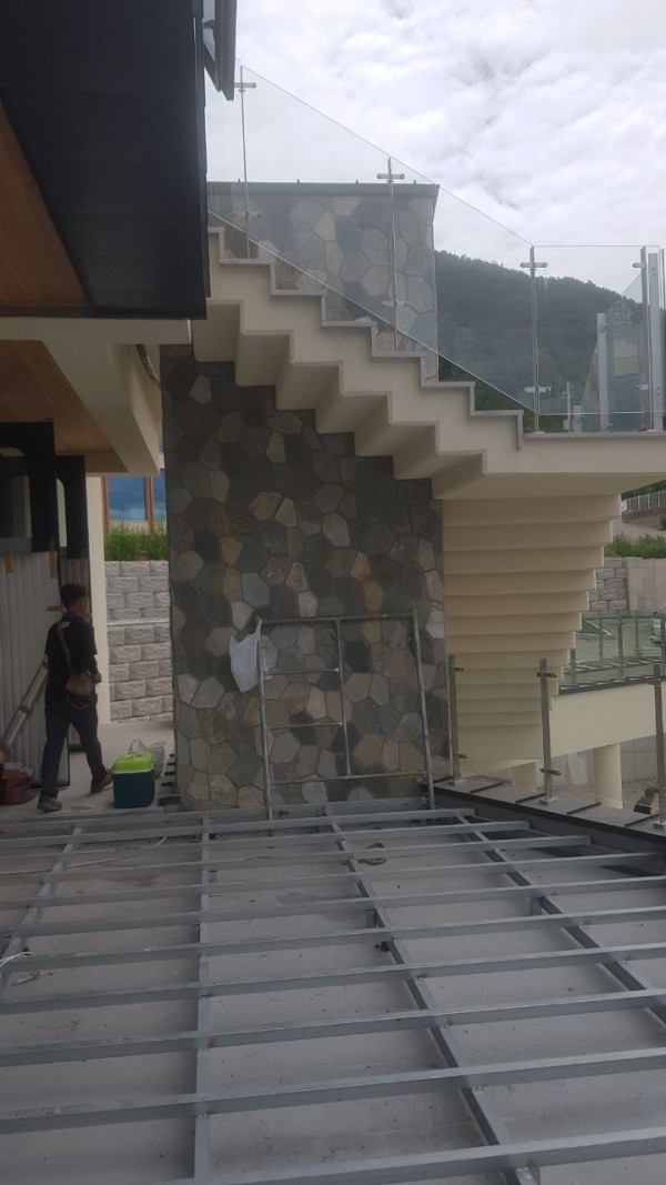 천연석 판망암 망형 모자이크타일 PMC001 씨에라망형 시공 사례