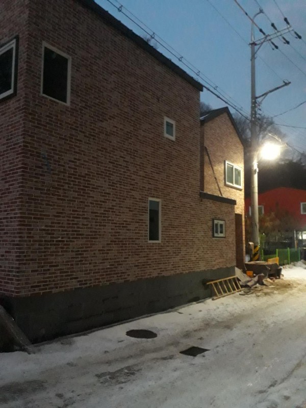 적고벽돌타일 야간 촬영