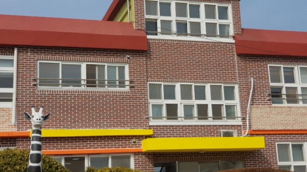 다크레드 파벽돌 초등학교 리모델링사례