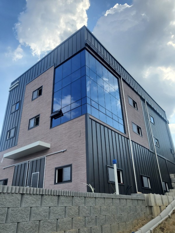 샌드위치 판넬 위 롱브릭타일 R-4