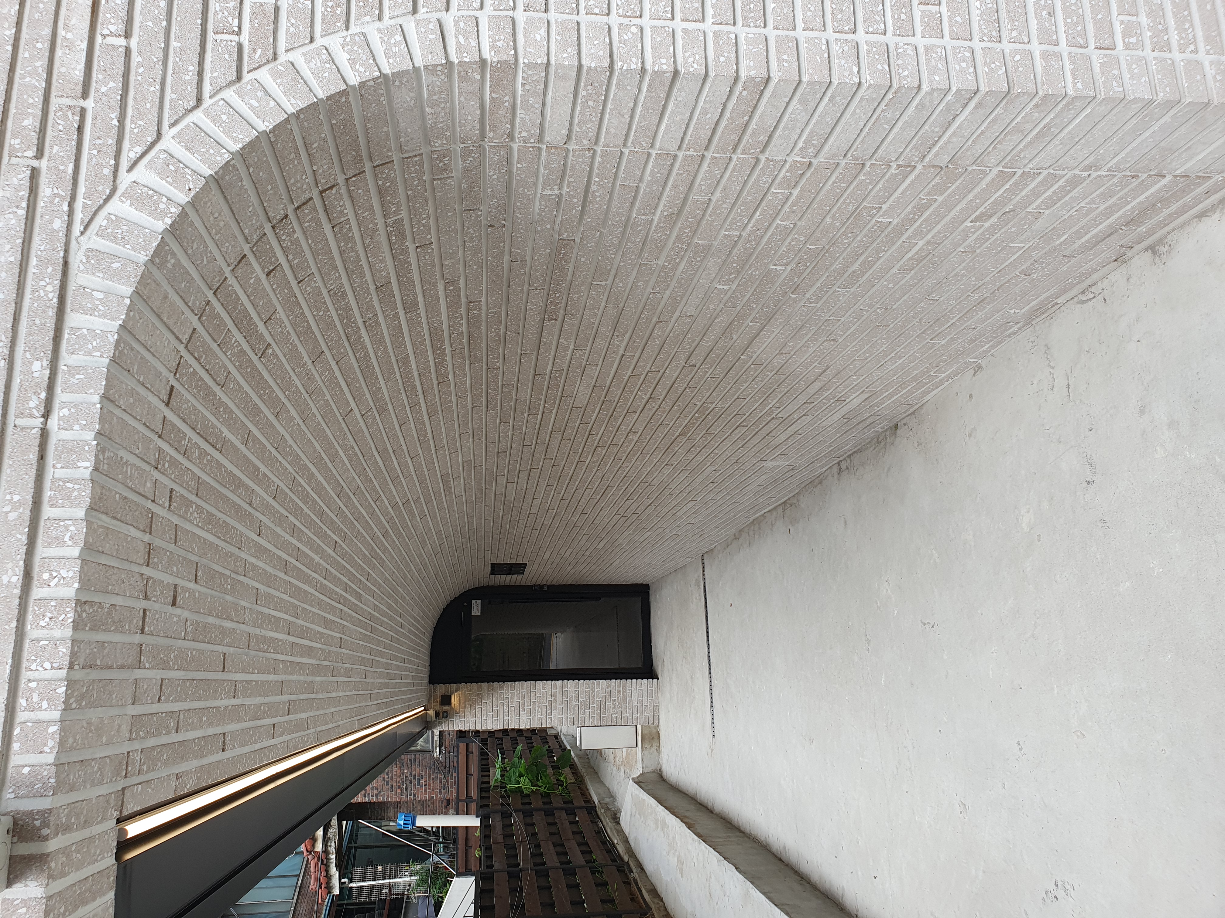 갈바 위 롱브릭타일 아치 시공